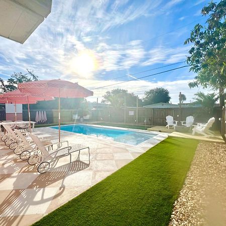 Luxury Villa 3 Blocks From The Beach With A Pool, Fire Pit And Outdoor Oasis كيب كانافيرال المظهر الخارجي الصورة