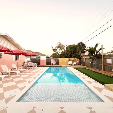 Luxury Villa 3 Blocks From The Beach With A Pool, Fire Pit And Outdoor Oasis كيب كانافيرال المظهر الخارجي الصورة