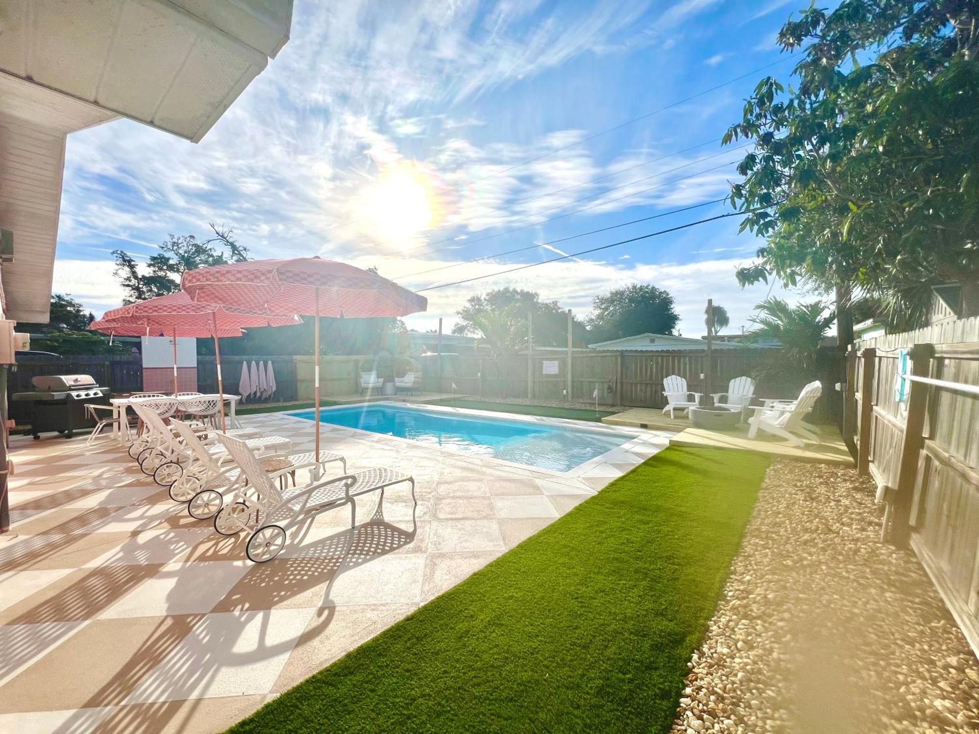 Luxury Villa 3 Blocks From The Beach With A Pool, Fire Pit And Outdoor Oasis كيب كانافيرال المظهر الخارجي الصورة